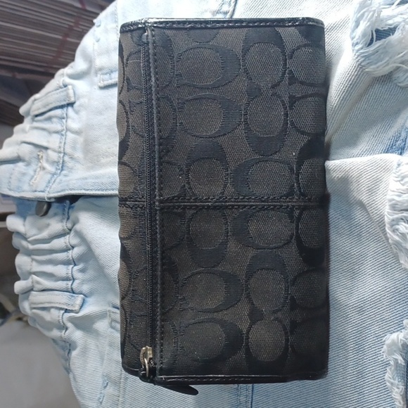 COACH MINI HAND BAG 4x8 in a beautiful black and gray 😍 - Picture 4 of 4